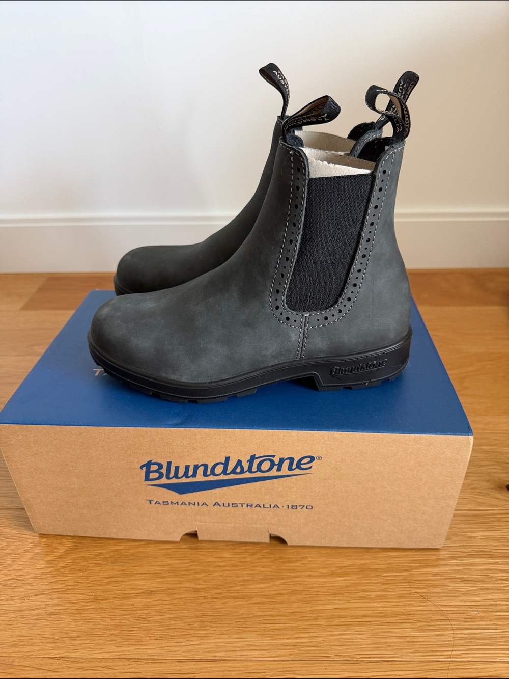 NWT Blundstone Women’s Originals 1630 High Top Boots US 7.5